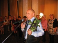 ДК 50 лет Ковалев с цветком 16 ноября  2012 г. 013.jpg
